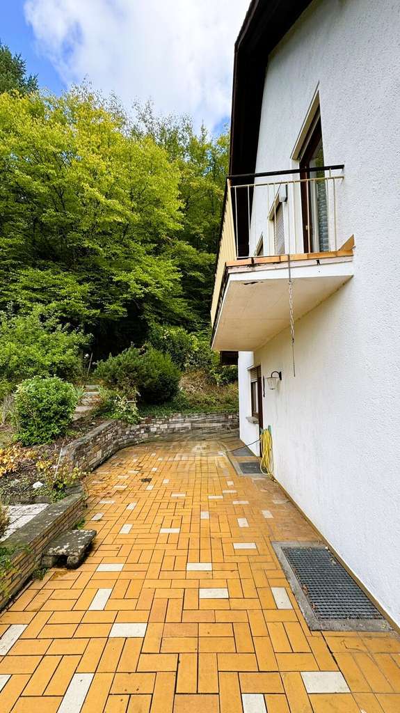 Immobilie in Hahnstätten - Charmantes Einfamilienhaus, renovierungsbedürftig, in toller Lage von Hahnstätten  - Nähe  Limburg/D - Bild 2