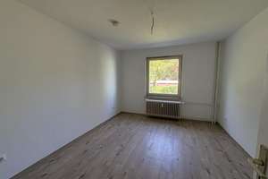 Helle 3-Zimmer-Erdgeschosswohnung in Bremerhaven – 55,93 m², Balkon, Badfenster – Schillerstraße 122, 27570 Geestemünde, Bremerhaven – Vorschaubild 2