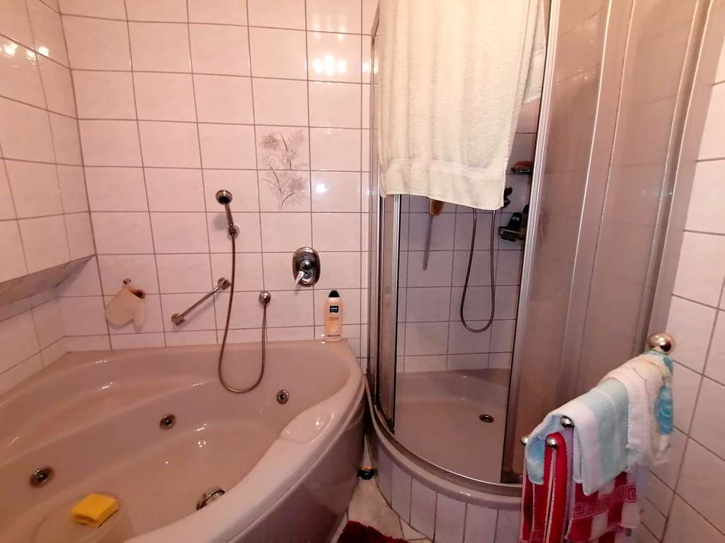 Immobilie in Waldmohr - Waldmohr: Charmantes Einfamilienhaus mit großem Potential und zusätzlichem Grundstück - Bild 2
