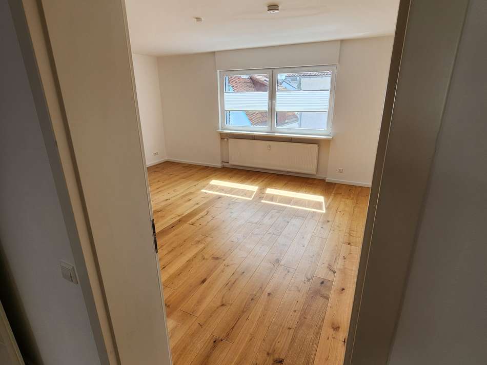02_Zimmer 1  Blick ins Wohnzim