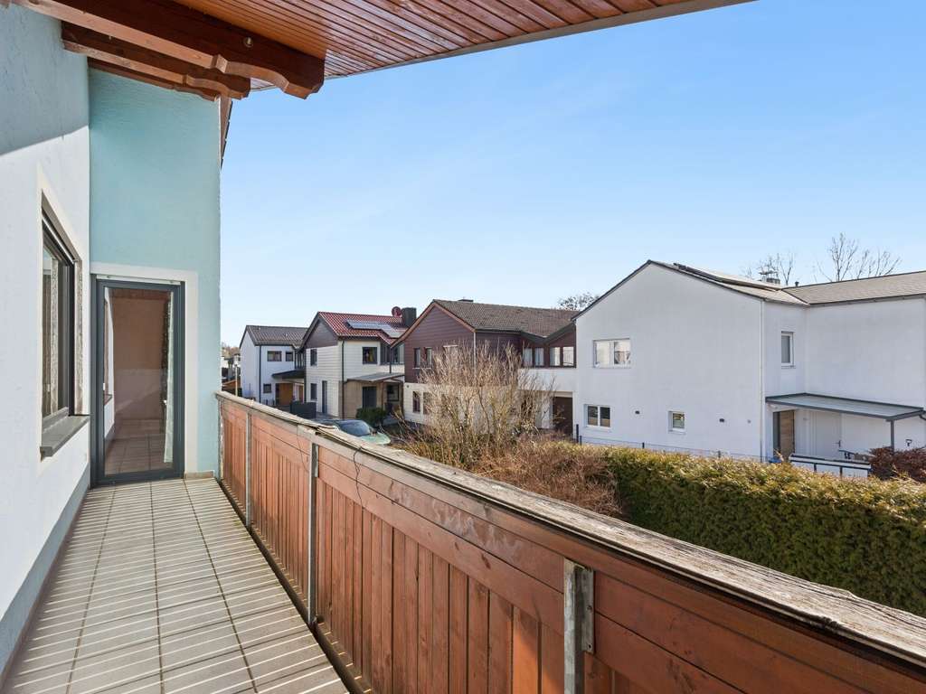 Immobilie in Ismaning - Zweifamilienhaus mit Modernisierungsbedarf und hübschem Eckgrundstück in Ismaning bei München - Bild 2