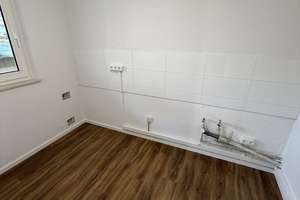 Sanierte 2 Zimmer Erdgeschoss Wohnung mit Balkon. – Bornholmer Weg 3, 24109 Mettenhof, Kiel – Vorschaubild 3