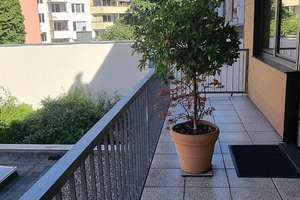 TOP-EIGENTUMSWOHNUNG ZENTRAL IN DÜSSELDORF - ZWEI LOGGIEN - AUFZUG - DUPLEX- STELLPLATZ – 40215 Friedrichstadt, Düsseldorf – Vorschaubild 5