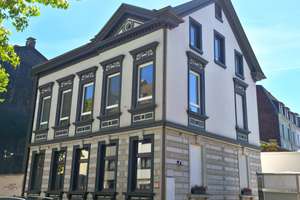Hell, stilvoll, modern mit Stuck! Renovierte 3-Zimmer-Wohnung