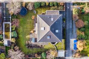 PLATZ FÜR DIE GANZE FAMILIE UND MEHR - Attraktive Stadtvilla mit großzügigem Garten in Toplage – Die vollständige Adresse der Immobilie erhältst du vom Anbieter., 81825 Gartenstadt Trudering, München – Vorschaubild 20