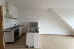 schöne 44 m² Dachgeschoss Wohnung mit Balkon und Einbauküche – Schleusenstr. 56, 47229 Friemersheim, Duisburg – Vorschaubild 3
