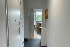 Möbliert und schick! Sanierte und voll möblierte 1-Zimmer-Wohnung mit Balkon – St.-Blasien-Str. 1a, 80809 Am Luitpoldpark, München – Vorschaubild 3