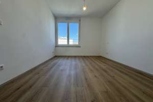 Stilvoll wohnen mit Weitblick: Großzügige Etagenwohnung mit Loggia und moderner Einbauküche – Von-Hünefeld-Straße 24, 89231 Neu-Ulm – Vorschaubild 3