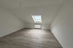 Grundrenvovierte Dachwhg.: 2 ZKB- 52 m² mit Gemeinschaftsgarten Wi-Breckenheim € 520,- + NK – Wiesbaden – Vorschaubild 1