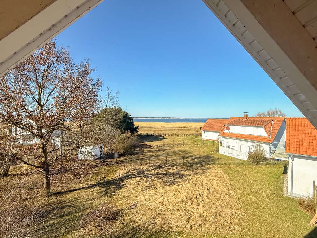 Immobilie in Fuhlendorf - Zweifamilienhaus nahe Darß mit Wasserblick // 2 WE ideal für Eigennutzung & Vermietung // Garten - Bild 3