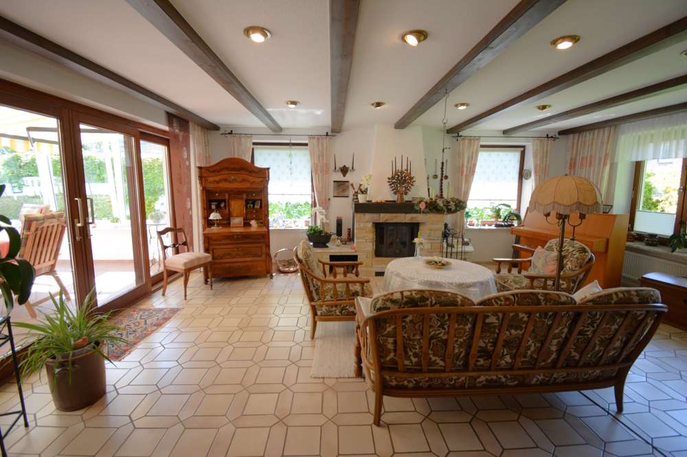 Immobilie in Weddingstedt - Großzügiger Winkelbungalow in ruhiger Wohnlage mit Ausbaureserve und gepflegtem Garten - Bild 2