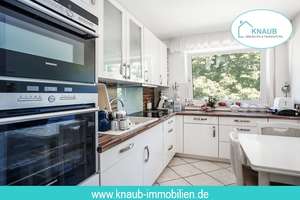 Schöne 3-Zimmer-Wohnung mit Südwest-Loggia, Stellplatz+Einbauküche in Pützchen