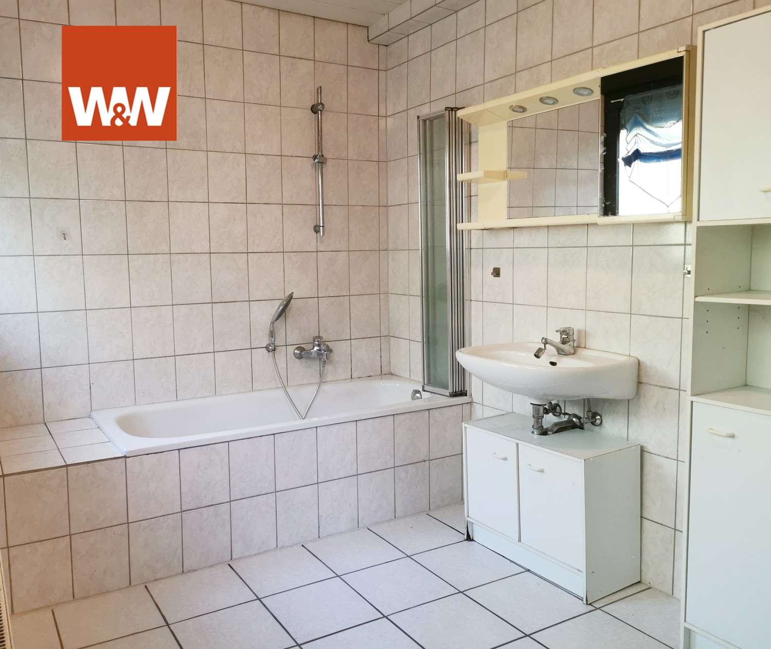 Immobilie in Wilnsdorf - ***Ein/Zweifamilienhaus in ruhiger Naturlage mit herrlicher Aussicht!*** - Bild 1