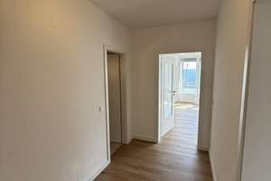 Sanierte 2,5 ZKB-Wohnung, Balkon, Aufzug & Garage im Herzen von Siegen! – Friedrich-Erbert Straße 28, 57072 Siegen, Siegen – Vorschaubild 4