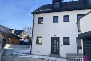 Letztes von 3 Reihenhäusern! Sichern Sie sich Ihr Traumhaus
Ankommen - Wohlfühlen - Zuhause sein - – Die vollständige Adresse der Immobilie erhältst du vom Anbieter., 82291 Mammendorf – Vorschaubild 2