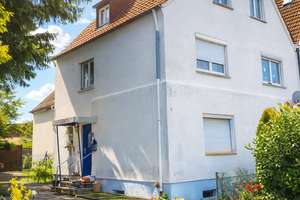 Charmantes Stadthaus mit Gartenidylle & großem Entwicklungspotenzial – nahe Ulm – Schlössleweg 2, 89231 Neu-Ulm – Vorschaubild 2
