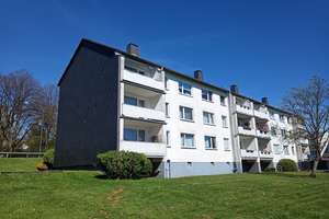 3-Zimmer-Wohnung mit Balkon, 2 Kellerräume und einer Garage in Wuppertal-Ronsdorf