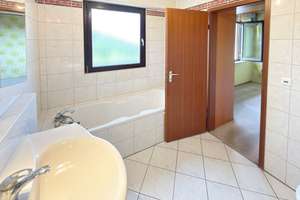 Familienbungalow mit Einliegerwohnung und Doppelgarage auf schönem Hanggrundstück – Katharinenberg 12, 91350 Gremsdorf – Vorschaubild 17