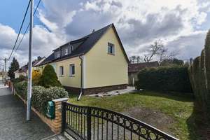 Familienfreundliche Doppelhaushälfte in Lauchhammer-West! – Heinrich-Heine-Str. 7, 1979 Lauchhammer – Vorschaubild 1
