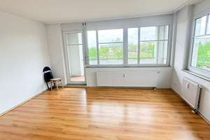 Helle Wohnung mit Balkon im 3. Stock in Halberstadt