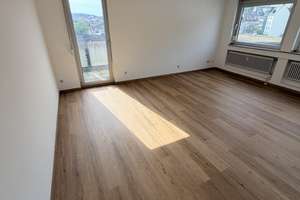 80qm 2-Zimmer Wohnung mit Balkon & WLAN WG-geeignet