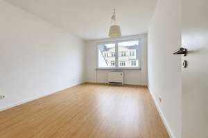 Gepflegte Dreizimmerwohnung mit Balkon zur Kapitalanlage oder späteren Eigennutzung in Oberkassel!