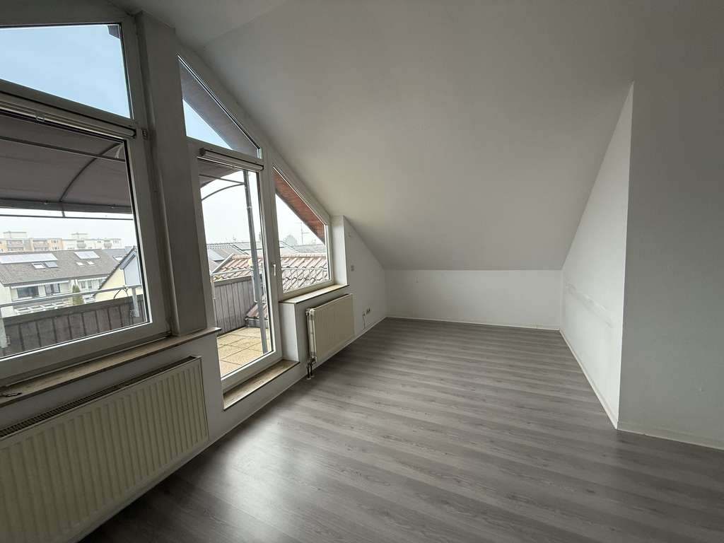 Immobilie in Renningen - Helle 2-Zimmer Dachgeschosswohnung in Renningen mit Balkon - Bild 2