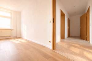 Lichtdurchflutete 3-Zimmer-Wohnung mit Einbauküche in Riesa - Erstbezug nach Sanierung – Friedrich-List-Straße 16, 1587 Riesa – Vorschaubild 4