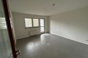 Großzügige 3 Zimmerwohnung in der Porzer Str.  43 / Treptow – Porzer Str. 43, 12524 Altglienicke, Berlin – Vorschaubild 2