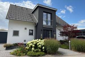 Freistehendes Einfamilienhaus in Bestlage von Herrenberg-Kayh - Feldrandlage, A+, Wärmepumpe – Luise-Schöffel-Weg 9, 71083 Herrenberg – Vorschaubild 1
