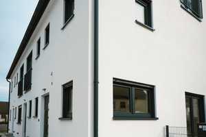 OPEN HOUSE am Samstag, 10.5.2025 13.00-15.00 Uhr! Modernes Reiheneckhaus! Wohnen an der Maisach! – Nikolausstraße 12, 82291 Fürstenfeldbruck (Kreis) – Vorschaubild 1