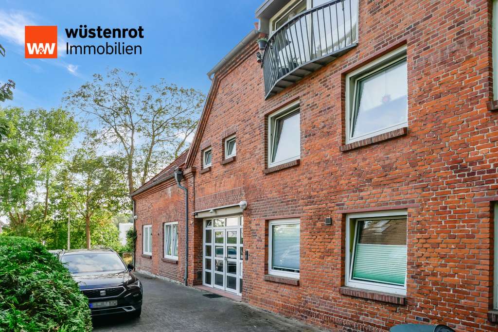 Immobilie in Kiel - Modernisiertes Altbau-MFH direkt am Nord-Ostsee-Kanal in Kiel Holtenau - Bild 0