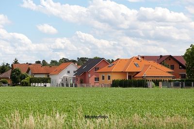 Wohnhaus nebst Wirtschaftsgebäude