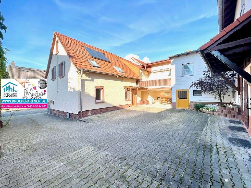 Immobilie in Udenheim - Ein Hof ist ein Zuhause für 4 Familien - 
ziehen Sie mit Ihren Eltern ein - Bild 0