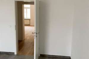 Großzügige 2-Zimmerwohnung mit Vinylbelag, Balkon, Wanne und Dusche! Vormieter verkauft EBK – Humboldtstraße 5, 9130 Sonnenberg, Chemnitz – Vorschaubild 10