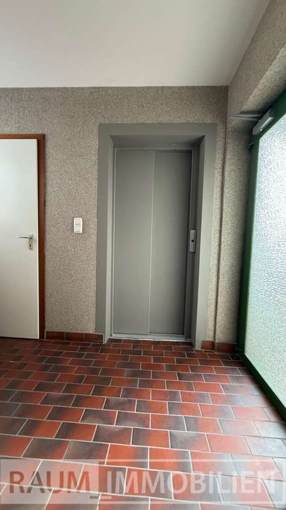 Immobilie in Herford - 2 Zimmer Wohnung mit Fahrstuhl, Schwimmbad und Sauna ...!! - Bild 2