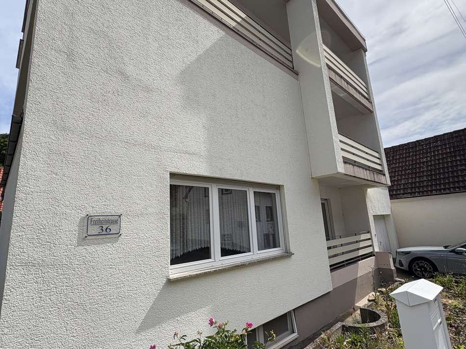 Hausansicht vorne zur Straße