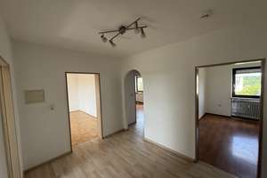 **Bezugsfreie 3-Zimmer-Wohnung mit Balkon in Uni-Nähe – Haunstetter Straße 103, 86161 Hochfeld, Augsburg – Vorschaubild 2