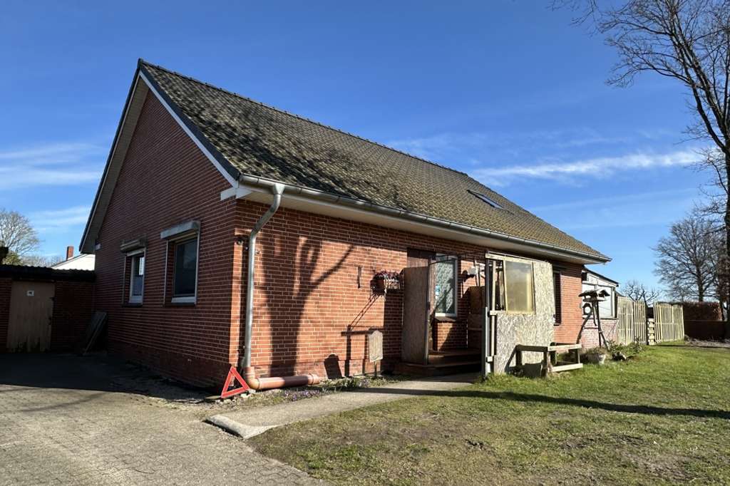 Immobilie in Stadum - Gute energetische Werte, neue Heizung, Modernisierung notwendig! 
Einfamilienhaus in Stadum - Bild 1
