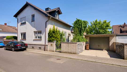 Bild von Sanierungsbedürftige DHH mit schönem Garten und Garage in guter Lage von Mühlheim
