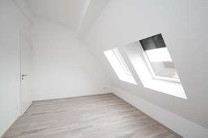 Wunderschöne 4-Zimmer-DG-Wohnung mit Balkon & Stellplatz in MA-Neckarau, Gartennutzung! – 68199 Neckarau, Mannheim – Vorschaubild 3