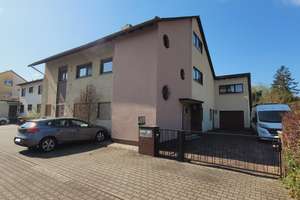 Mehrparteienhaus mit über 320m² Wohn-Nutzfläche plus Keller, plus bebaubarem Hinterliegergrundstück – Die vollständige Adresse der Immobilie erhältst du vom Anbieter., 65428 Rüsselsheim am Main – Vorschaubild 1