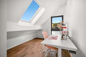 Exklusive Dachgeschosswohnung mit Einbauküche und großem Sonnenbalkon inkl. Panoramablick im Zentrum – Hauptstraße 70, 53604 Bad Honnef – Vorschaubild 9