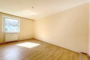 Renovierte 2 Zimmer-Wohnung mit Balkon, ruhige grüne Lage mitten im historischen Ortskern von Riem – München – Vorschaubild 7