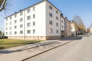 Helle 3,5-Zimmer-Wohnung mit Garage, Kellerraum und Dachboden-Stauraum