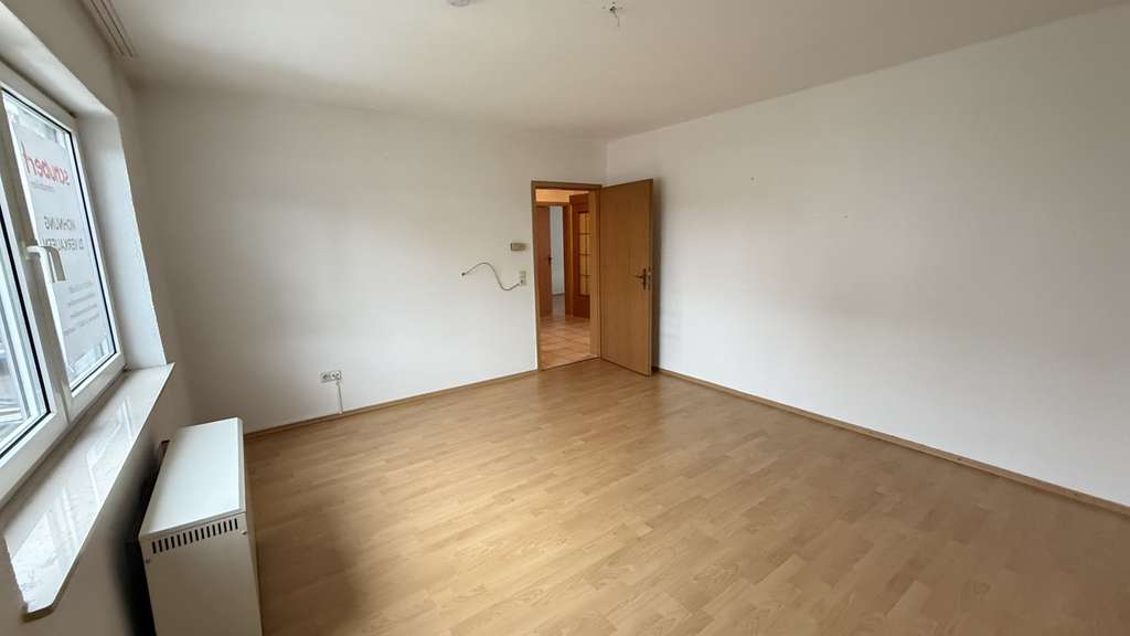 Immobilie in Vöhringen - Erdgeschosswohnung mit Terrasse, Gartenanteil & Garage – viel Potenzial in Vöhringen - Bild 3