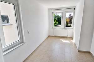 Attraktive 3,5- 4 Zimmer Wohnung in 3-Familienhaus, TOP Lage! – Schillerstraße 45, 72555 Metzingen – Vorschaubild 4