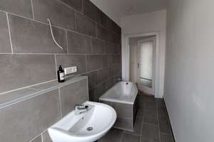 Interesse? Schöne neu renovierte 2 Zimmer Wohnung!