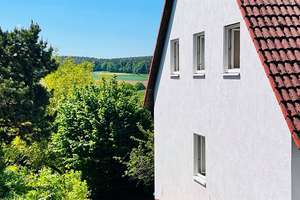 Modernes Zweifamilienhaus mit großem idyllischem Garten in attraktiver Hanglage (Fernblick) – Jägersberg 20, 91480 Markt Taschendorf – Vorschaubild 1