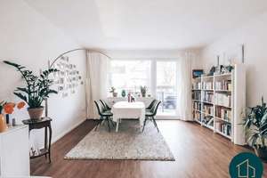 Sehr gepflegte zwei-Zimmer-Wohnung mit Sonnenbalkon zwischen Schanze & Eimsbüttel